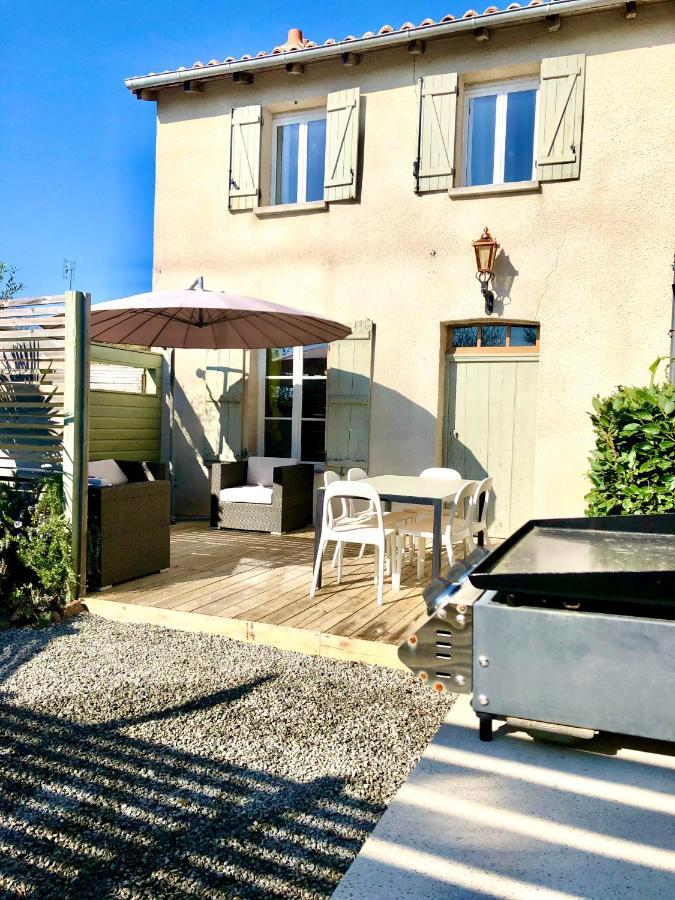 Maison Hirondelles Gites Mezieres-sur-Issoire Екстериор снимка