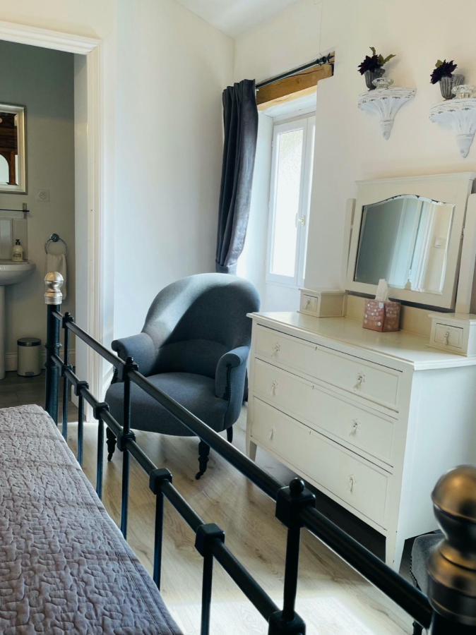 Maison Hirondelles Gites Mezieres-sur-Issoire Екстериор снимка