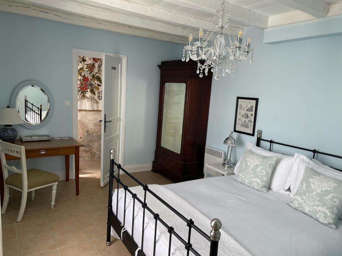 Maison Hirondelles Gites Mezieres-sur-Issoire Екстериор снимка