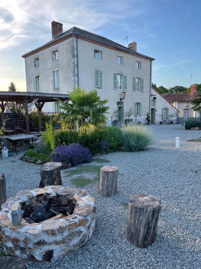 Maison Hirondelles Gites Mezieres-sur-Issoire Екстериор снимка
