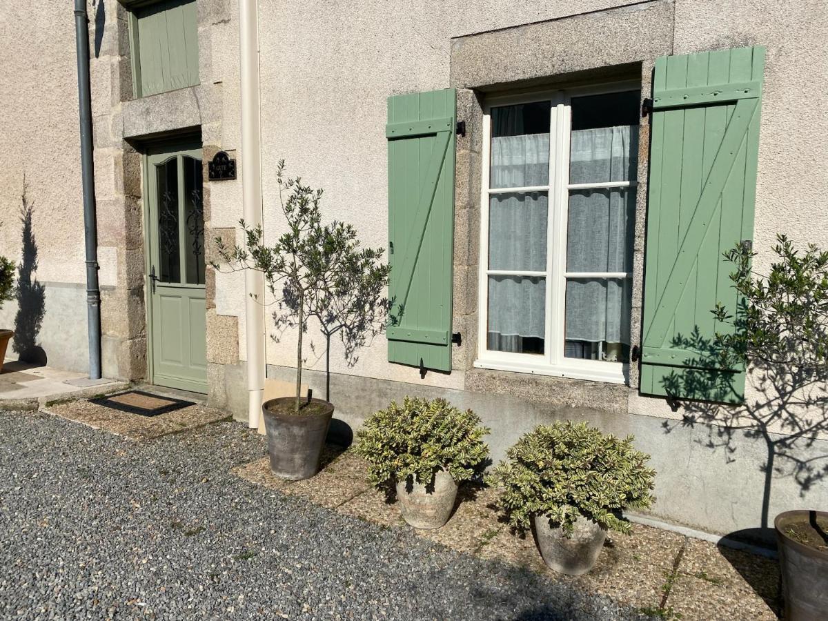 Maison Hirondelles Gites Mezieres-sur-Issoire Екстериор снимка